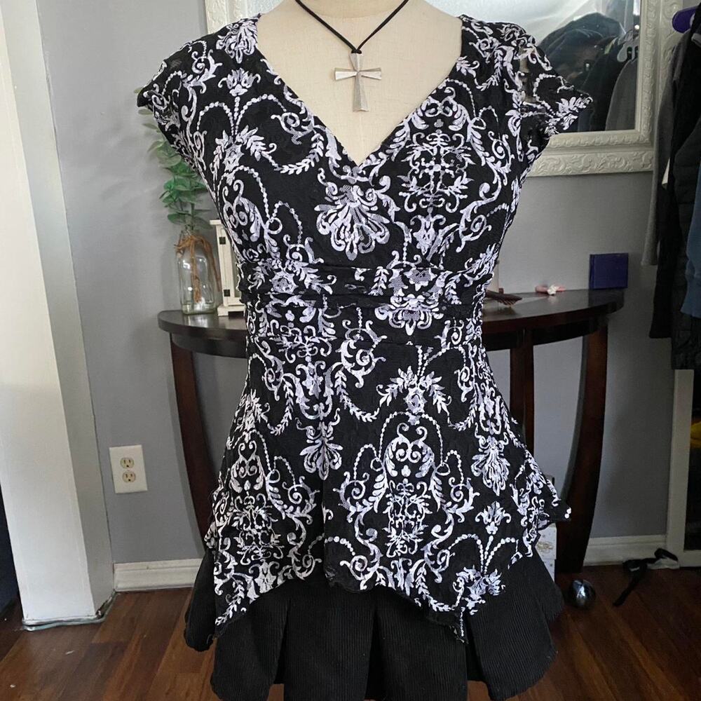 Whimsygoth top size sm tieable